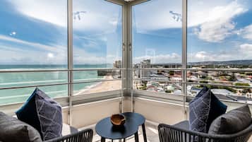 ลักซ์ชัวรี่อพาร์ทเมนท์ | บริเวณนั่งเล่น | ทีวี