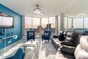 Living area - Ashley on the Beach (Cape Town)