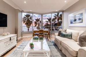 Living area - Ashley on the Beach (Cape Town)