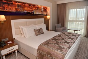 Minibar, in-room safe, desk, laptop workspace - Tuna Otel Rezidans (Mugla)