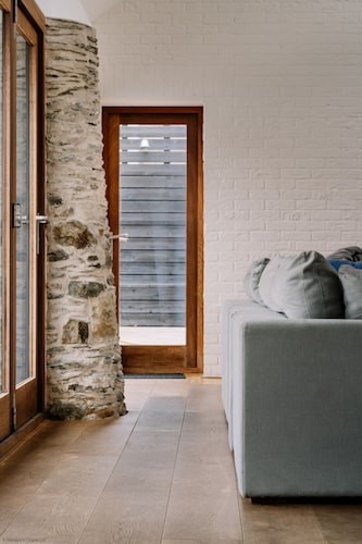 Croyde Barn, Sleeps 9,Hot Tub, Pets