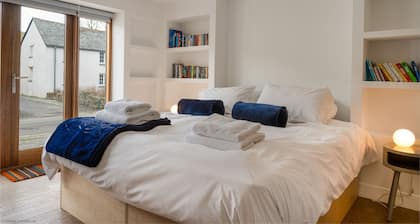 Croyde Barn, Sleeps 9,Hot Tub, Pets