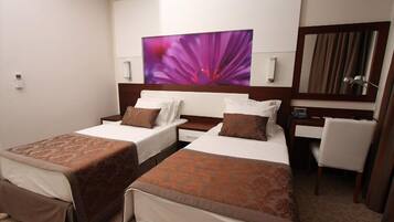 Standard Double or Twin Room, Accessible | 1 bedroom, minibar, in-room safe, laptop workspace