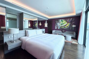Chambre Deluxe, 1 très grand lit, vue sur la mer | Coffre-fort, bureau, rideaux d’obscurcissement, système d’insonorisation