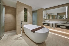 Separate tub and shower, rainfall showerhead, free toiletries - Angsana Teluk Bahang, Penang (George Town)
