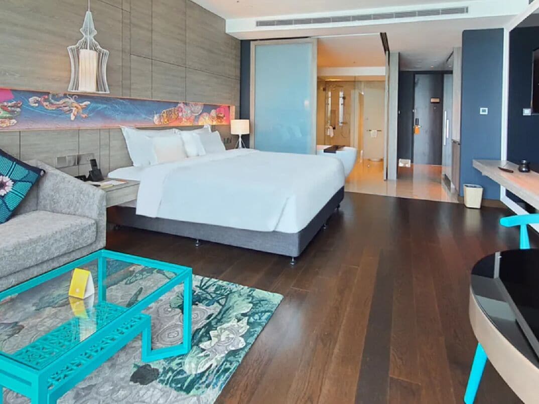 Premier-Zimmer, 1 King-Bett, Meerblick | Minibar (mit einigen kostenlosen Artikeln), Zimmersafe, Schreibtisch