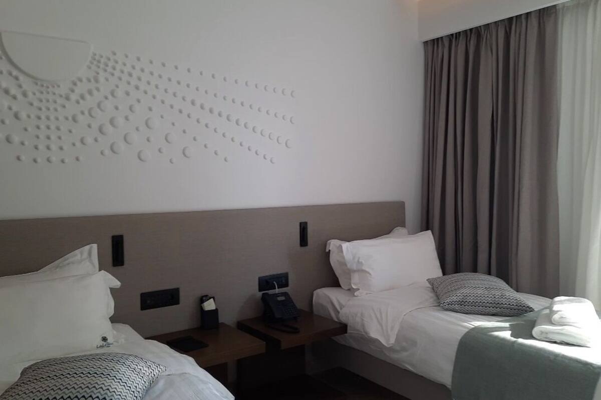 Twin/Double Room - Accesible | 迷你吧、客房內保險箱、書桌、筆電工作空間