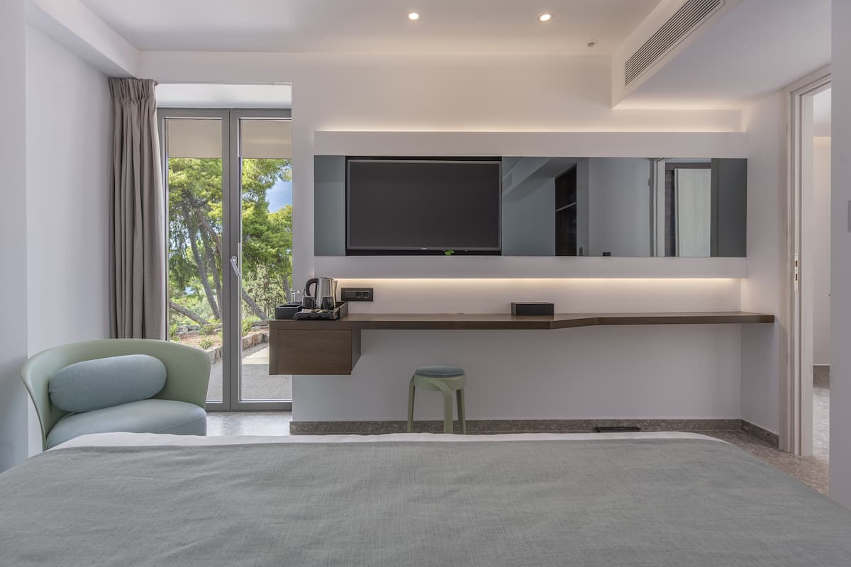 1 bedroom, minibar, in-room safe, desk