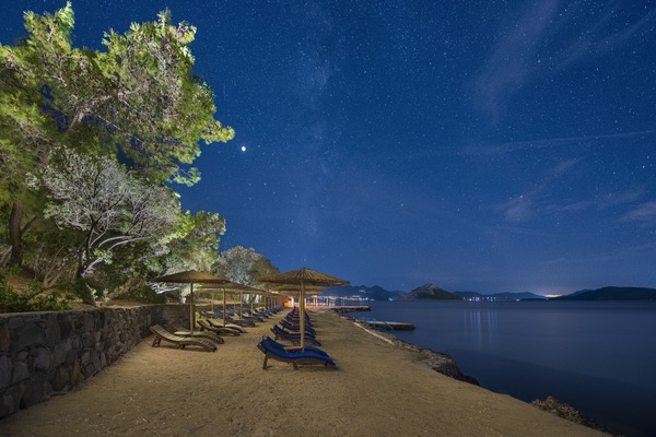 Private beach, sun loungers, beach umbrellas, beach towels