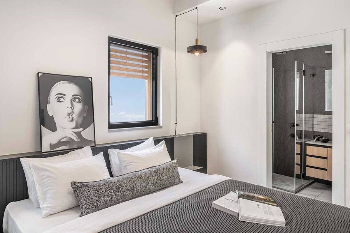 3 bedrooms, in-room safe, desk, laptop workspace