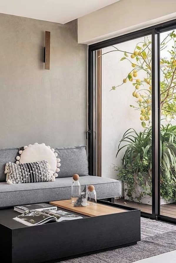 Four Bedroom Duplex Penthouse Apartment with Pool #9 | 起居区 | 50-英寸纯平电视(配备卫星频道)、电视、Netflix