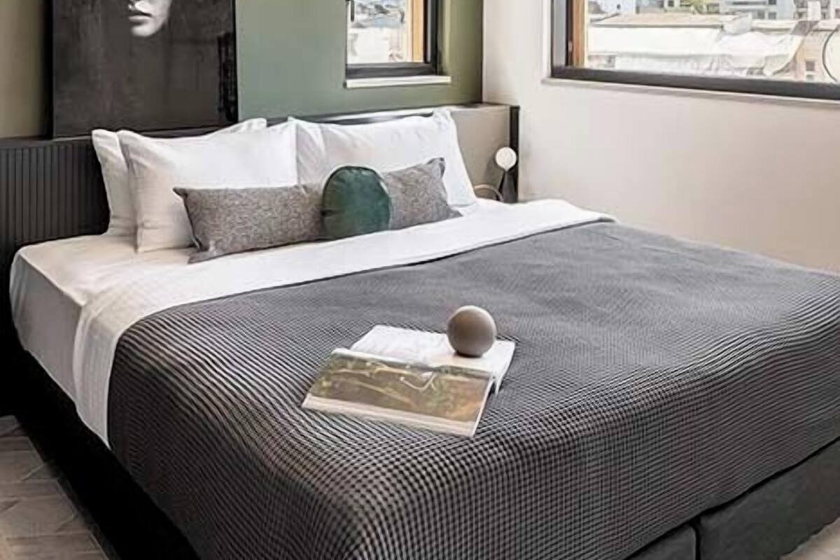3 bedrooms, in-room safe, desk, laptop workspace