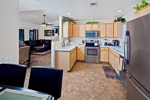 Fridge, microwave, oven, stovetop - Arizona Hideaway (Scottsdale)