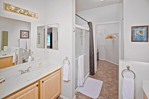 Apartamento (1 Bedroom) | Baño | Bañera y secador de pelo