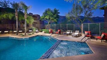 Kolam renang outdoor