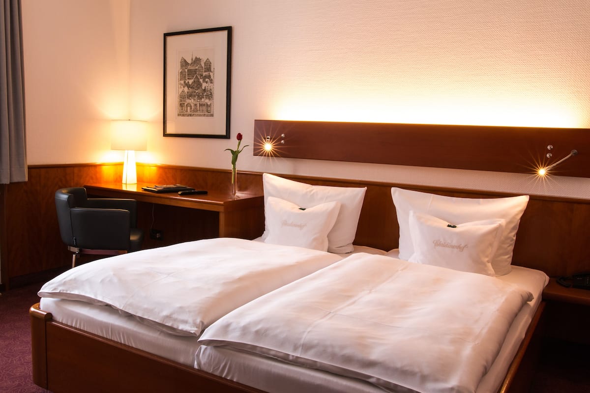 Comfort Double Room | Minibar, desk, WiFi (free), bed sheets