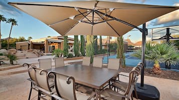 Villa (6 Bedrooms) | Balcón