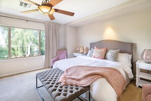 4 kamar tidur, setrika/meja setrika, dan seprai linen