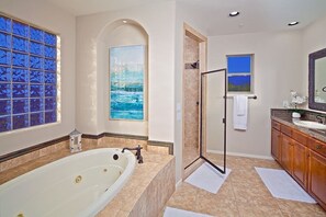 Bathtub - Villa Sonoran (Phoenix)