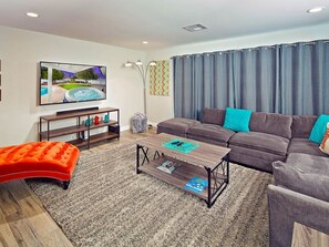 House (4 Bedrooms) | Living room | TV - Old Town Retreat (Scottsdale)
