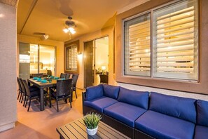 House (6 Bedrooms) | Living room