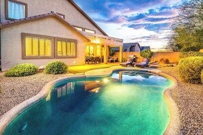A modern house with a swimming pool, outdoor seating, and a patio area. - Desert Retreat (Phoenix)