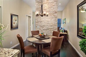 Private kitchen - Ventana Retreat · Three Pool Areas, Fitness Center, Prime Location (Tucson)