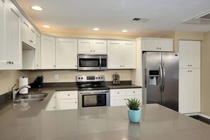 Oven, stovetop, dishwasher, cookware/dishes/utensils - Sunset Condo (Scottsdale)