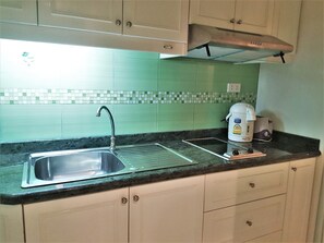 Studio | Private kitchen - Jomtien Beach Condo Floor 12 (Pattaya)