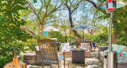 Casa Paloma Studio: Artsy & Airy w/ Hot Tub Access