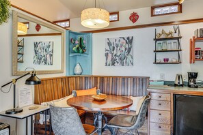 Dining - Casita Colibri: Lovely, Romantic Patagonia Retreat (Patagonia)