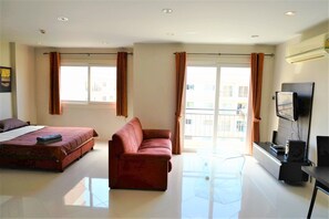 1 bedroom, bed sheets