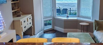 Seaview Apartment Sleeps 2 -patio -wifi -Tv