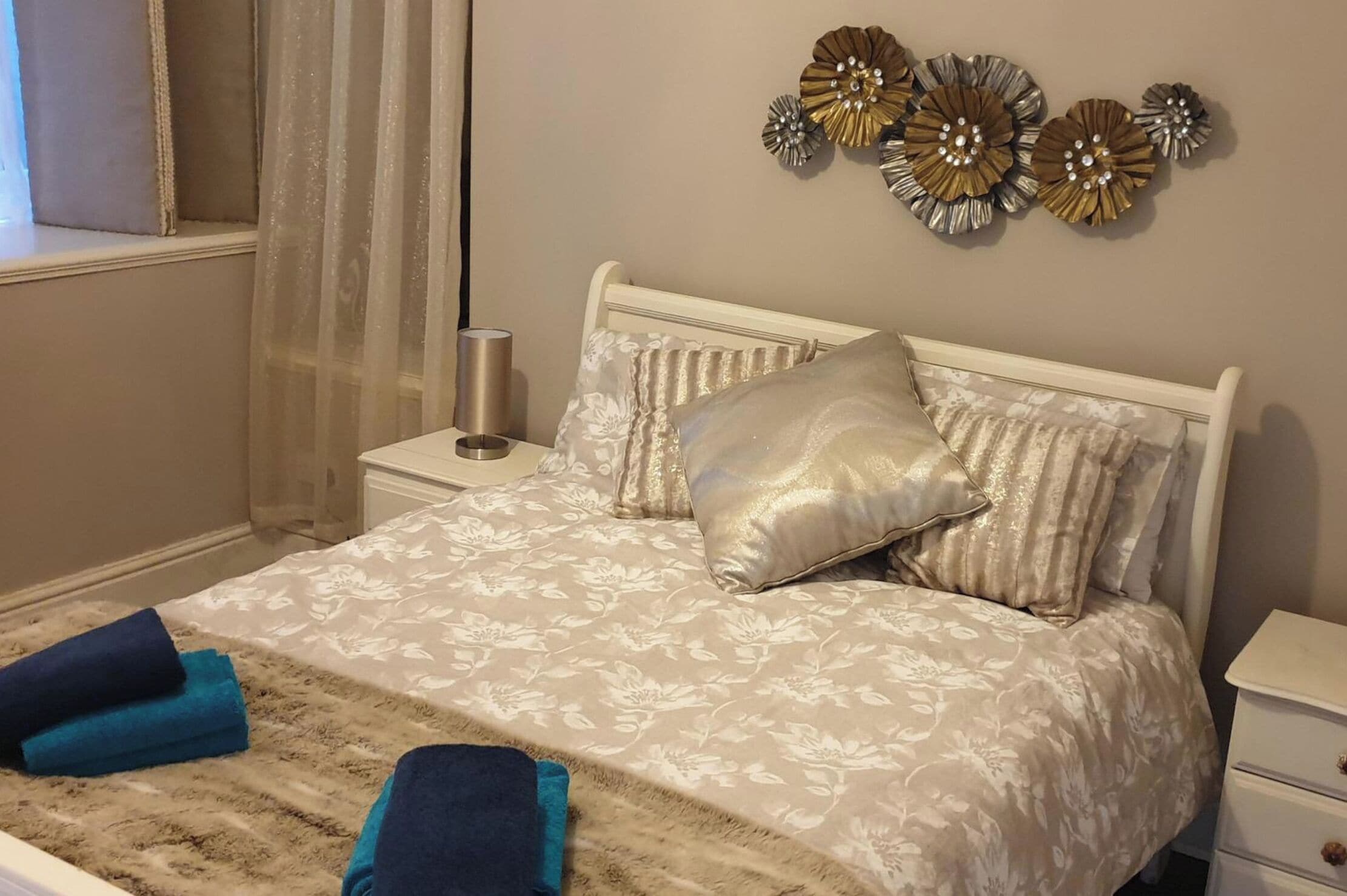 1 chambre, fer et planche à repasser, draps fournis