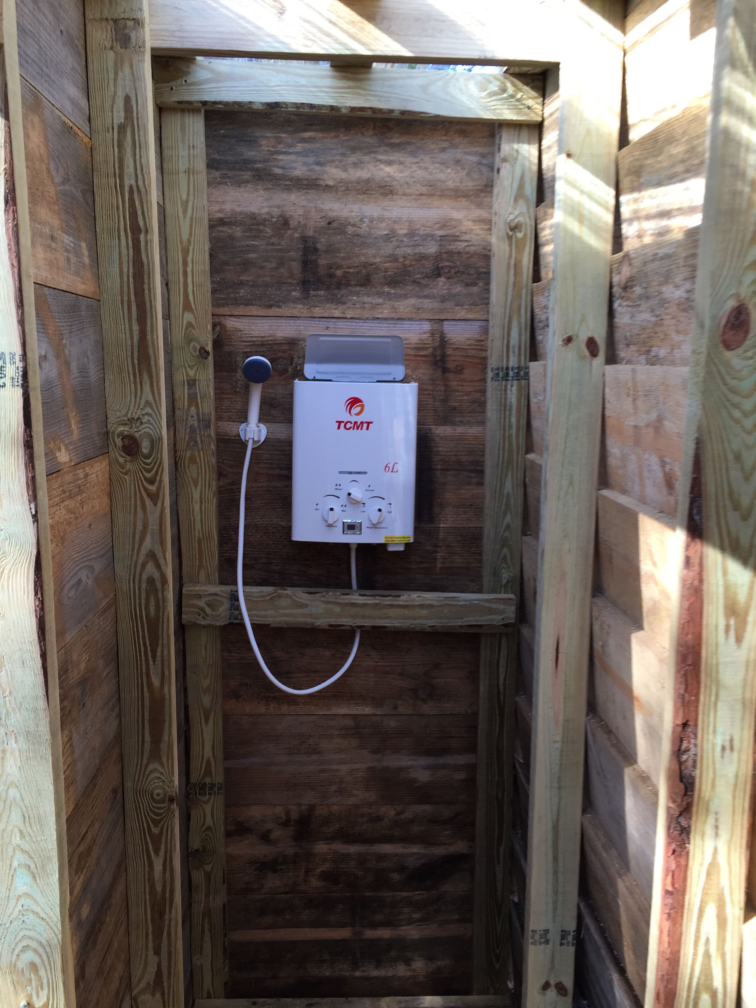 Dusj, håndklær og toalettpapir