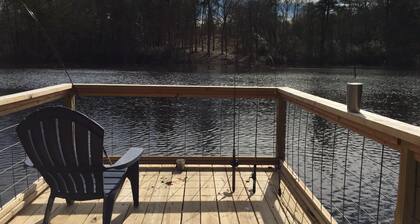 Off-Grid-Hütte im Wald