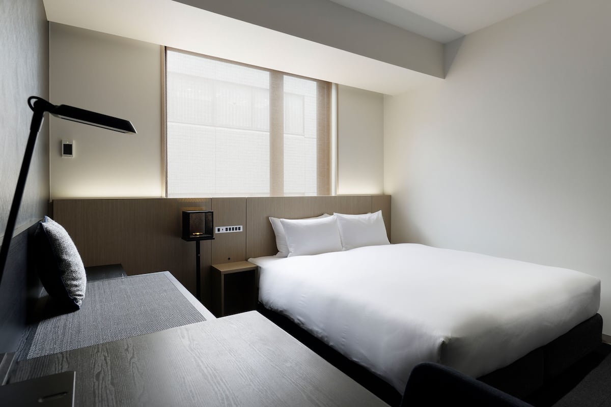 Queen for 1-2 guests, Non Smoking | In-room safe, blackout drapes, free WiFi, bed sheets