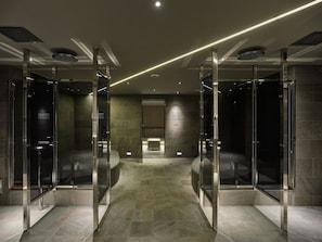 Hot tub, steam room