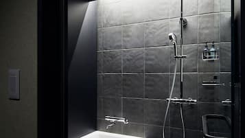 Phòng, không hút thuốc (4 Beds, for 4guests) | Phòng tắm | Dép đi trong nhà, khăn tắm