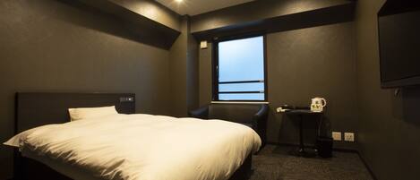 Down duvets, desk, free WiFi