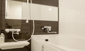 Separate tub and shower, free toiletries, hair dryer, bathrobes - Hotel Parman (Chiba)