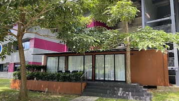 Cabin - Block 77 | Terrace/patio