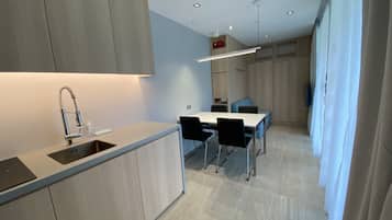 Cabin - Block 81 | Private kitchen | Mini-fridge, microwave, electric kettle, cookware/dishes/utensils