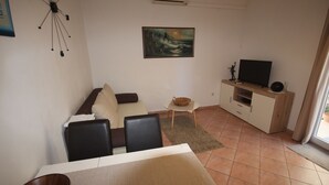 TV - Cosy apartment 5min to beach Mirela Borik (Zadar)