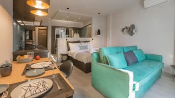 Smart TV, Netflix, books, streaming services