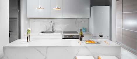 Apartment, 1 Bedroom, City View (401) | Private kitchen