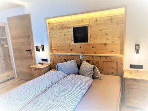 2 Schlafzimmer, Reisekinderbett, kostenloses WLAN, Bettwäsche