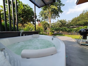 Quarto luxo | Banheira de hidromassagem particular