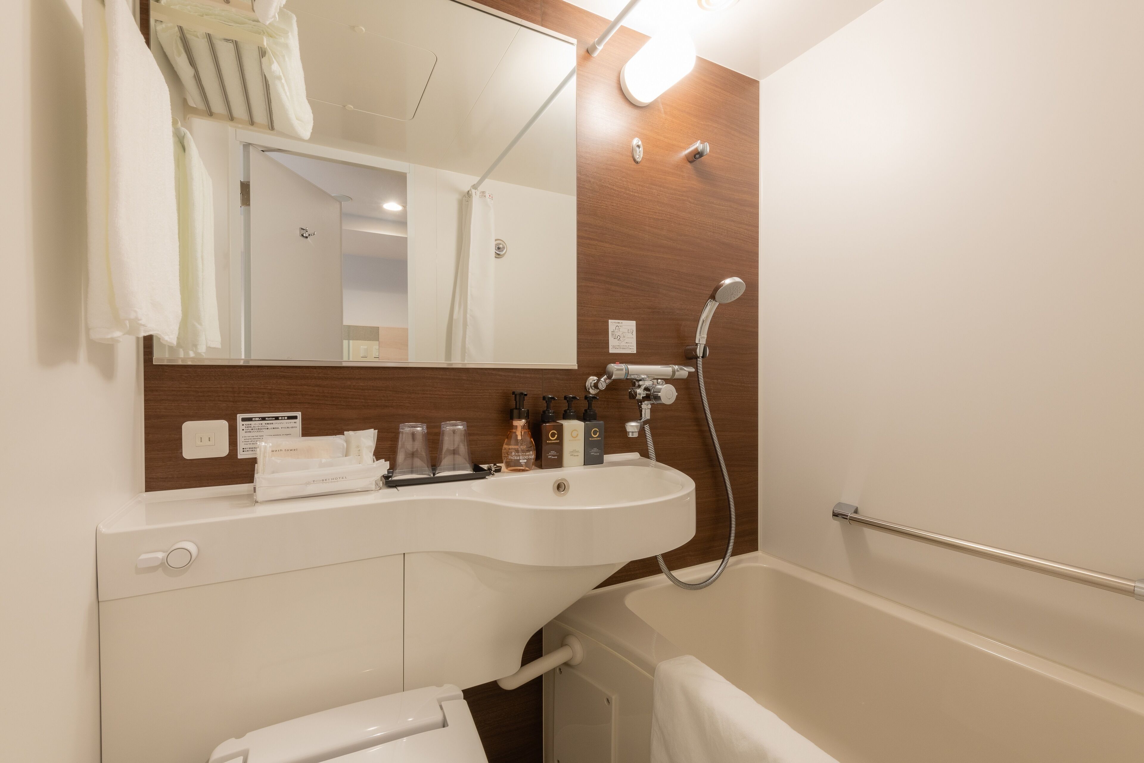 combined shower/bathtub, hair dryer, slippers, electronic bidet