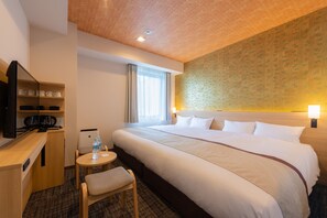 Verdunkelungsvorhänge, schallisolierte Zimmer, Bügeleisen/Bügelbrett